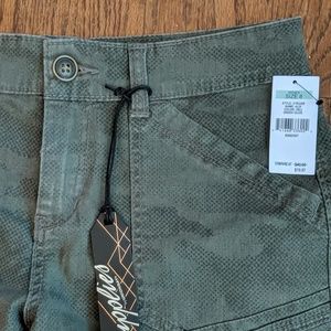 Shorts NWT